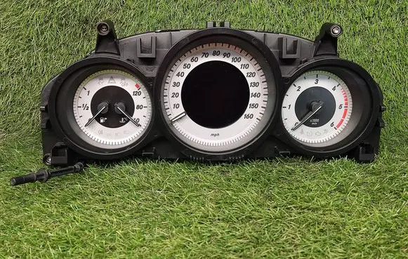 Mercedes-Benz C W204 Speedometer (instrument cluster) A2049005813 A2049018002 A2049027303