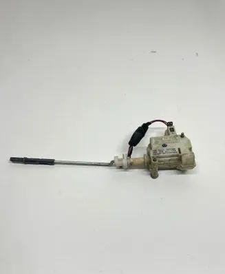 Volkswagen Golf V Central locking motor 1K6810773 D111N03169