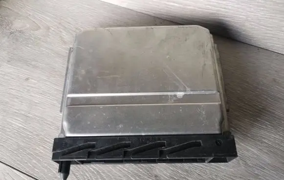 Volvo V70 Engine control unit/module 30646978A 0281011441 1039S04101