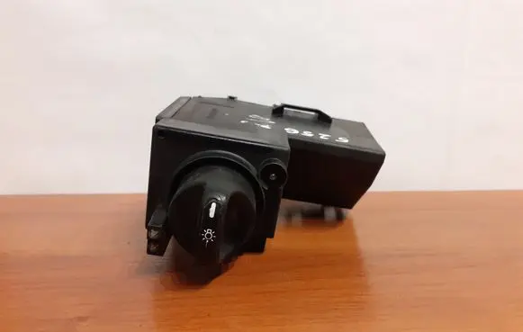 Mercedes-Benz E W210 Light switch 2105451504 5256