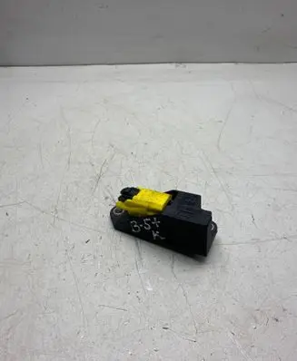 Volkswagen PASSAT B5.5 Airbag deployment crash/impact sensor 5WK42895 6Q0909606