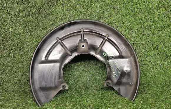 Buick Encore I Front brake disc dust cover plate 95286840