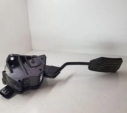 Toyota RAV 4 (XA30) Accelerator throttle pedal 7811042030