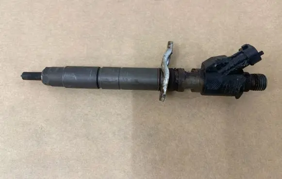 Volvo C30 Fuel injector 31303238 110127 B445141