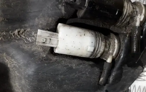 Chrysler Voyager Windscreen/windshield washer pump