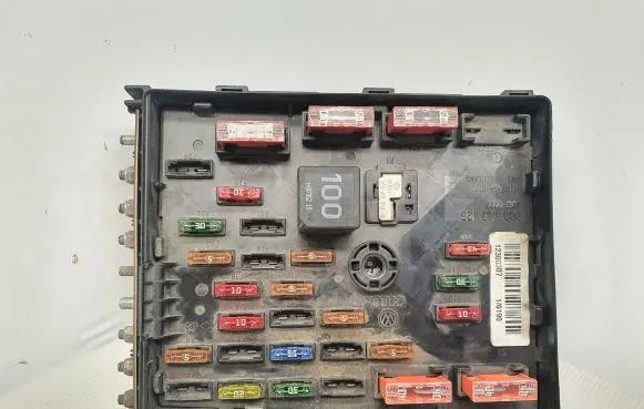 Volkswagen PASSAT B6 Fuse module 3C0937125 63592777