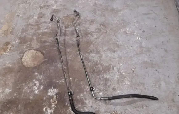 Mercedes-Benz E W211 Gearbox oil cooler pipe/hose 6131801230 A6131801230
