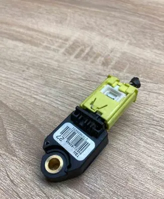 Toyota Auris 150 Airbag deployment crash/impact sensor 8983102060 WithPlug