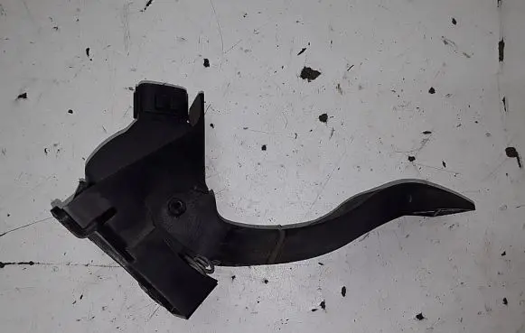 Ford Focus Accelerator throttle pedal D1U7A