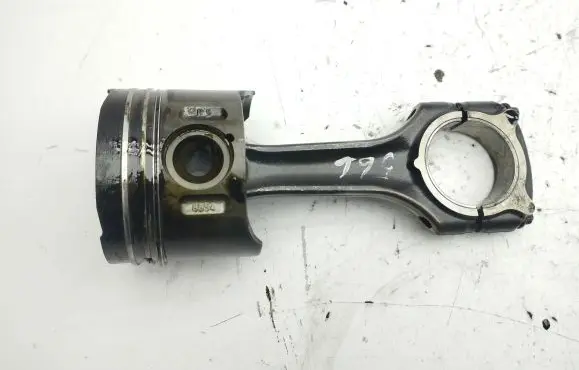 Chrysler PT Cruiser Piston with connecting rod