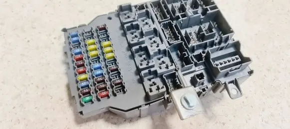 Honda Accord Fuse module SDNA20 042104 DF1G754