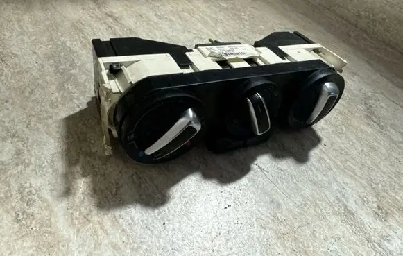 Volkswagen Polo V 6R Climate control unit 6Q0819445