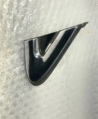 Hyundai Santa Fe Fender end trim 86210s2100