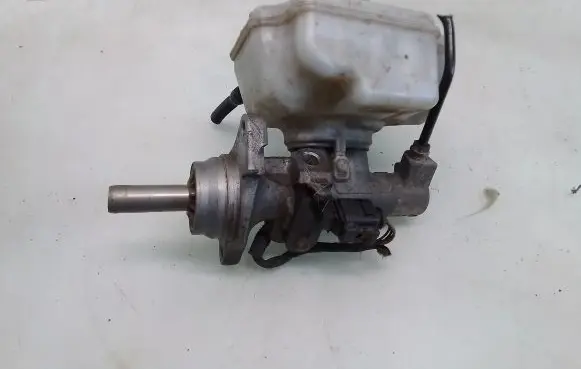 Volkswagen Golf V Master brake cylinder 1K1611301D