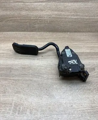 Volkswagen Sharan Accelerator throttle pedal 7M1721603A 98VW9F836AB