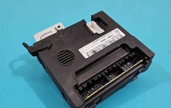 Hyundai Santa Fe Central body control module 95400-2B480 IMPRK1432528