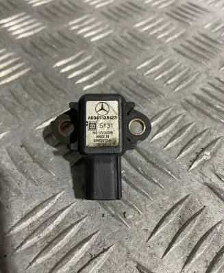 Mercedes-Benz E W211 Mass air flow meter a0041538418