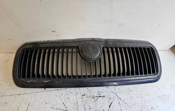 Skoda Octavia Mk1 (1U) Front bumper upper radiator grill 1U0853651