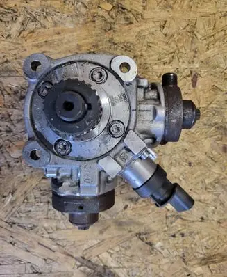 Audi A6 C7 Fuel injection high pressure pump 059130755CB