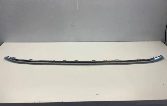 Front bumper splitter molding