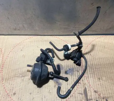 Audi A8 S8 D2 4D Turbo solenoid valve 077906283 72240201 99T253