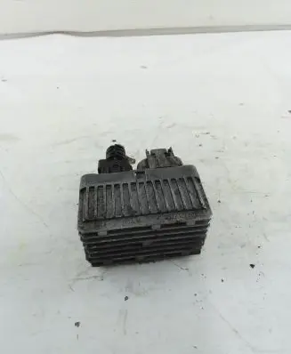 Opel Zafira C Glow plug pre-heat relay 55574293