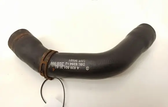 Coolant pipe/hose