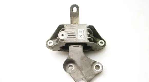 Chevrolet Cruze Engine mounting bracket 13248547