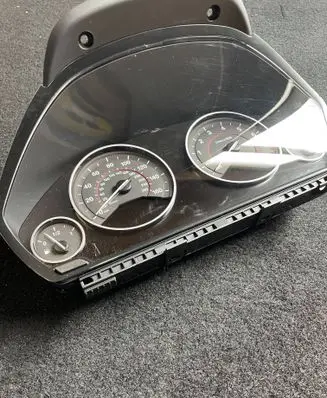 Speedometer (instrument cluster)