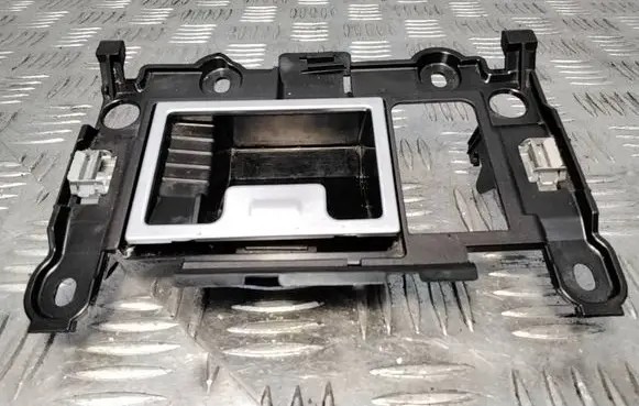 BMW 5 E60 E61 Ashtray (front) 7034087 314250100 314250000