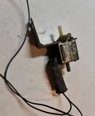 Audi A6 S6 C4 4A Turbo solenoid valve 437906283A 2064