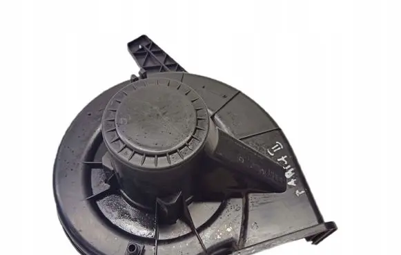 Skoda Fabia Mk2 (5J) Front door blower motor 6Q1819015C