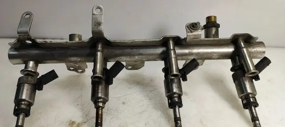 Volkswagen PASSAT CC Fuel injectors set 06K133317M 06J133036