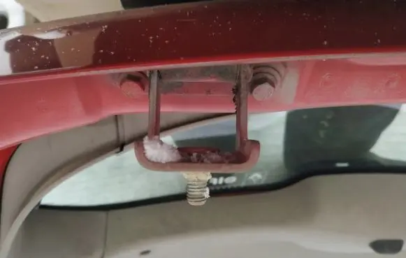 Tailgate/trunk/boot hinge