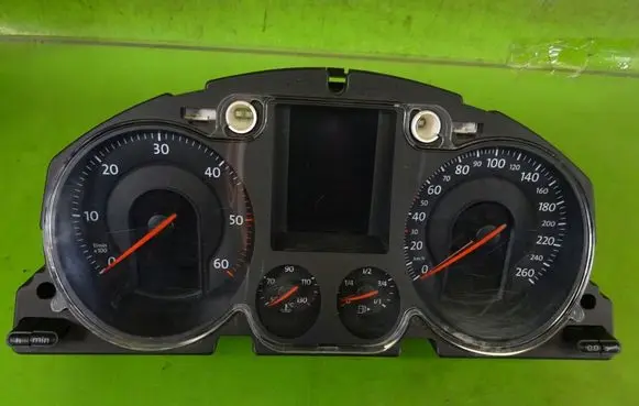 Volkswagen PASSAT B6 Speedometer (instrument cluster) A2C53145550