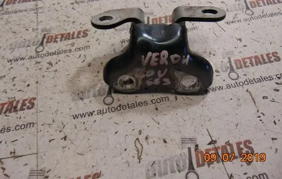 Toyota Corolla Verso AR10 Rear door upper hinge