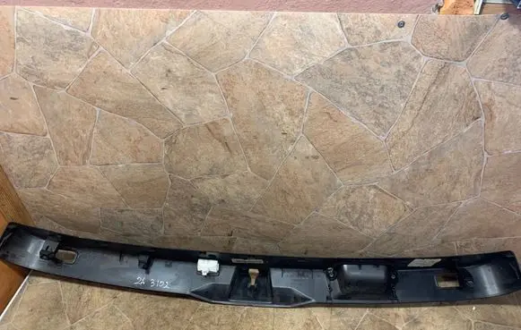 Mercedes-Benz GL X166 Tailgate trim A1667400772