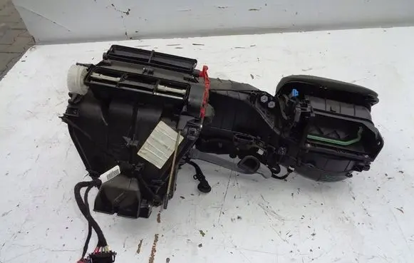 Volkswagen Jetta V Interior heater climate box assembly 1K1820003FF