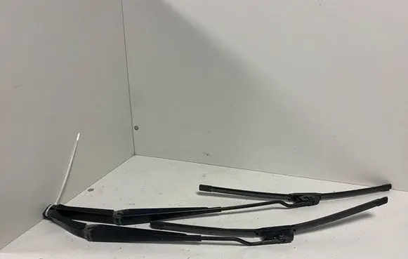 Volvo XC90 Front wiper blade arm 8620835 8693598 8693600
