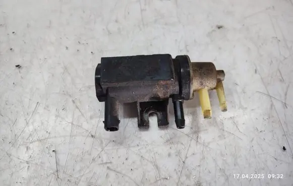 Mercedes-Benz C W205 Turbo solenoid valve A0094533128