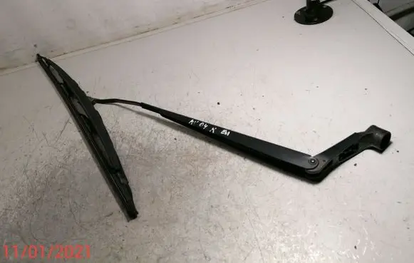Toyota Avensis T250 Front wiper blade arm