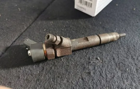 Renault Megane II Fuel injector 8200100272