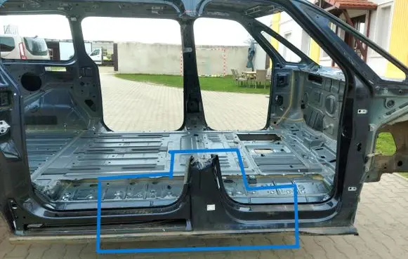 Volkswagen Multivan T7 Pillar (middle) 