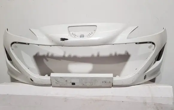 Peugeot 308 Front bumper 9681848777