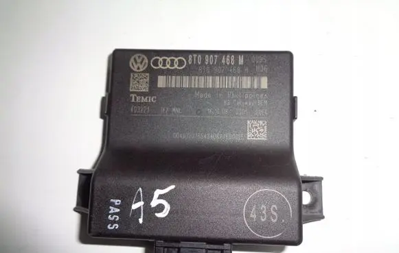 Audi A4 S4 B8 8K Gateway control module 8T0907468M