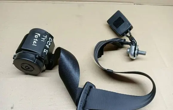Skoda Octavia Mk2 (1Z) Middle seatbelt (rear) 1Z0857495