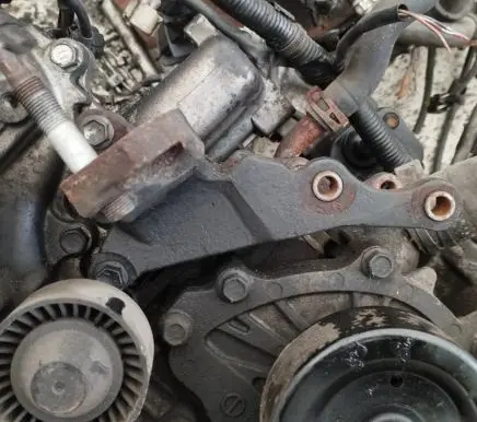 Toyota Avensis T250 Engine mounting bracket