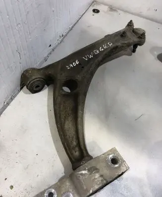 Volkswagen PASSAT B6 Front lower control arm/wishbone 3C04077153B