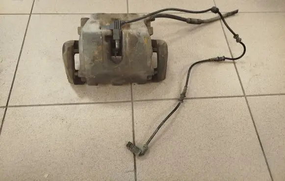 Mercedes-Benz R W251 Front brake caliper