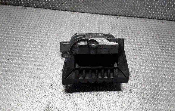 Volkswagen PASSAT B6 Engine mount bracket 1K0199262